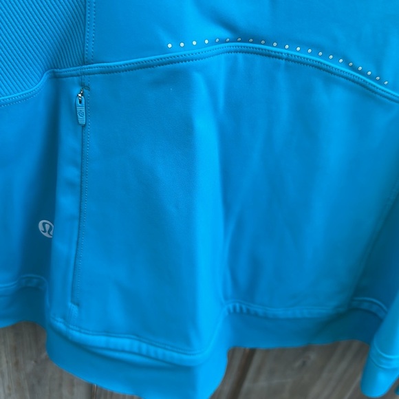 Lululemon Far and Free Jacket Size 6 - Picture 6 of 8